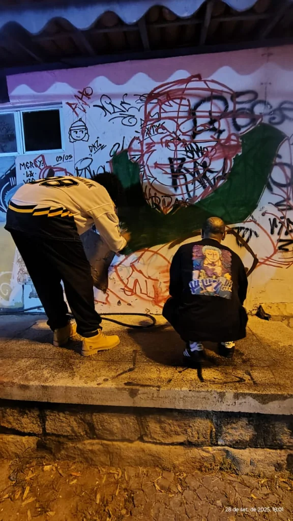 Intervenção de grafite com Capa e Kong — HIP HOP IN CENA